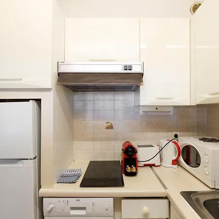 Belle Vue Centre Juan Les Pins, Résidence Avec Gardien ,parking Prive, 4 Pers, Front De Appartement Antibes