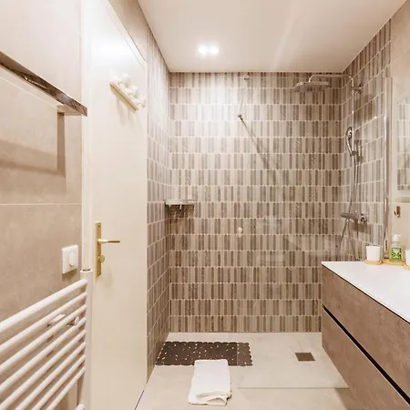 Belle Vue Centre Juan Les Pins, Avec Gardien ,parking Prive, 4 Pers, Front De Apartamento *